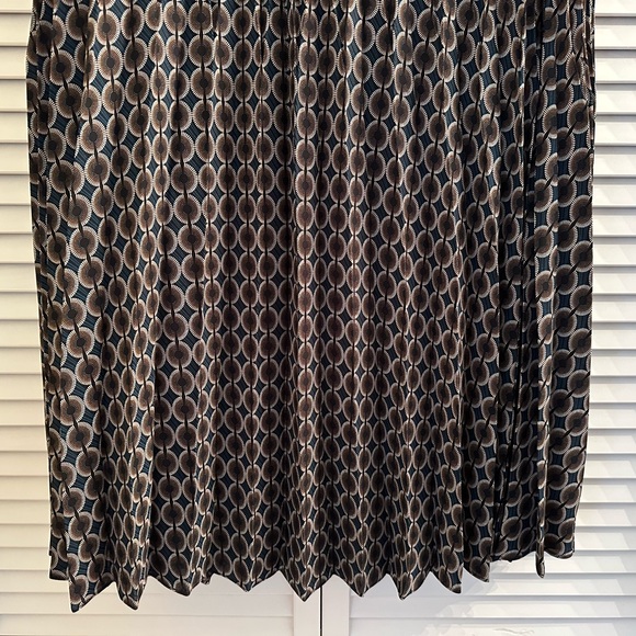 Elegant Max Studio Green and Brown Patterned Skirt - Picture 3 of 8